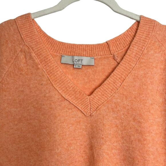 Loft Womens V-Neck Sweater Size Small Peach Orange Blended Fabric - Picture 2 of 6